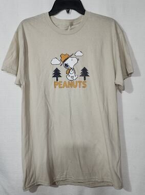 Snoopy and woodstock ''Happiness is Hiking'' men's medium shirt